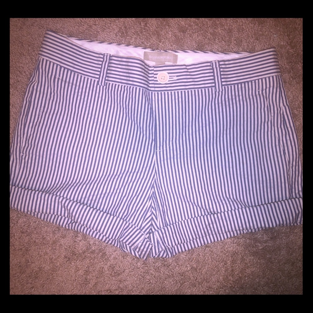 Women’s Banana Republic mid-rise striped shorts